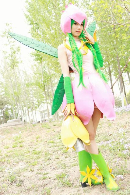 lillymon cosplay - THANK YOU FOR SOMEONE FINALLY POSTING DIGIMON STUFF!!!!! Digimon Cosplay, Cosplay Pokemon, Perfect Cosplay, Couples Cosplay, Digimon Adventure 02, Batgirl Costume, Pokemon Clothes, Women Cosplay, Pokemon Cosplay