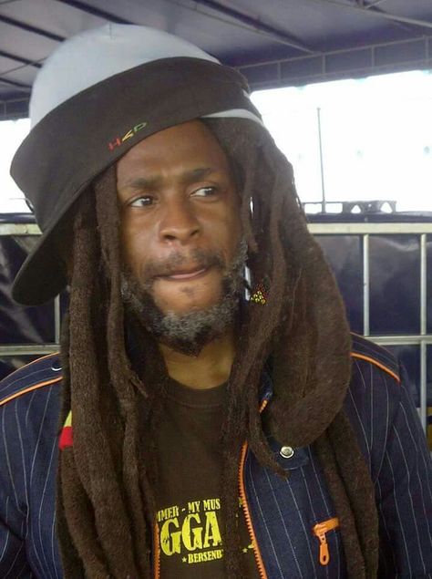 Steel Pulse, David Hinds, Old Man Fashion, Black Soul, Reggae Artists, Dreadlock Hairstyles For Men, Dreadlock Hairstyles, Reggae Music, Man Fashion