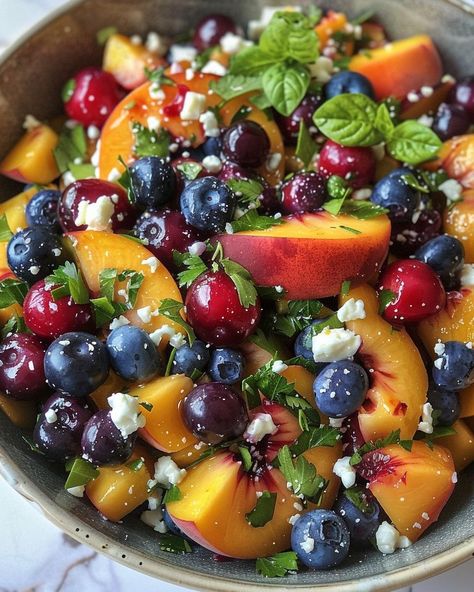 Summer Farmers Market Recipes, Savory Fruit Salad, Salads For Breakfast, Light Summer Salad Recipes, Farmers Market Meal Ideas, Light Summer Meals Healthy, Food For Summer Party, Baked Berry Feta, Blueberry Peach Feta Salad