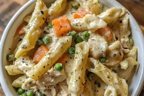 Chicken Pot Pie Pasta Chicken Mixed Vegetables, Chicken Pot Pie Pasta, Pot Pie Pasta, Classic Chicken Pot Pie, Lunch Lady Brownies, Creamy Chicken Pot Pie, Homemade Comfort Food, Creamy Pasta Dishes, Chicken Pot Pie Recipes