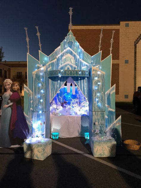 DIY Elsa's castle from Frozen . Trunk or Treat . Great prop for a Photo booth. I made this out of cardboard boxes . I used acrylic paint in various shades of blue, I also melted water bottles to use for the icicles , I went to the Dollar Tree and got various snow flakes and pumpkins that I painted to match the Frozen theme. The front boxes are styrofoam coolers . Great for FROZEN Birthday Party decorations.... Frozen Birthday Party Games, Frozen Photo Booth, Kids Halloween Party Decorations, Frozen Castle, Ice Castle, Frozen Themed Birthday Party, Elsa Birthday, Adult Halloween Party, Frozen Theme