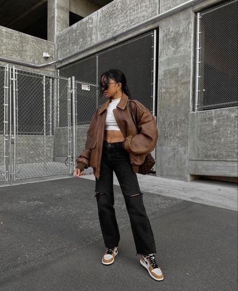 Brown Streetwear Outfit, Airforce 1 Outfit Women, Outfit With Jordan 1, Outfits With Air Jordans, Fits With Jordans, Aj1 Outfit Women, Airforce 1 Outfit, Air Jordan 1 Outfit Women, Air Jordan Outfit