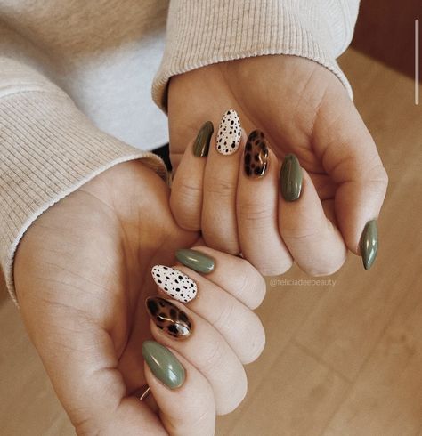 Fall Luminary Nails, Luminary Nails Design, Botanical Nails, Luminary Nails, Green Fall Nails, Earthy Nails, Harry Potter Nail Art, Green Nail Designs, Seasonal Nails