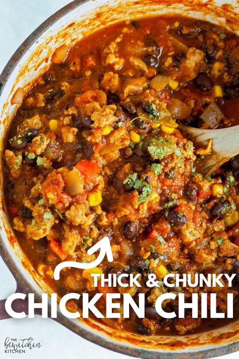 Soups Recipes Chicken, Chili Recipe With Corn, Ground Chicken Chili, Chili Video, Chili Bean, Chili Recipe Healthy, Chicken Lunch Recipes, Chicken Chili Crockpot, Soups Recipes