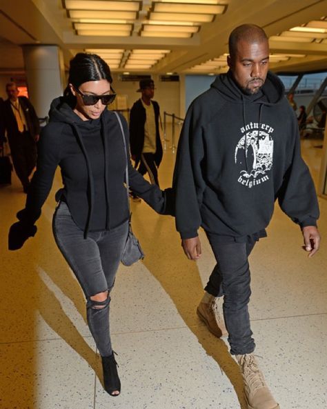 Fly Couples, Kardashian Casual Outfit, Estilo Kim Kardashian, Kim Kardashian Kanye West, Kim Kardashian Outfits, Kim And Kanye, Kim K Style, Kardashian Outfit, Kim Kardashian And Kanye