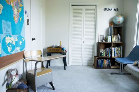 Perfect boy's room. Crate Shelving, Cool Boys Room, Kids Workspace, Boy School, Children's Bedroom Ideas, Bird Clothing, Mother Bird, Old Crates, Crate Shelves