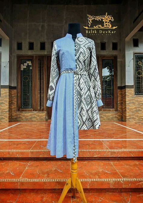 Tunik Batik Kombinasi, Mode Batik, Kaftan Designs, Designer Kurti Patterns, Batik Fashion, Fashion Tops Blouse, Designer Party Wear Dresses, Muslim Fashion Outfits, Stylish Party Dresses