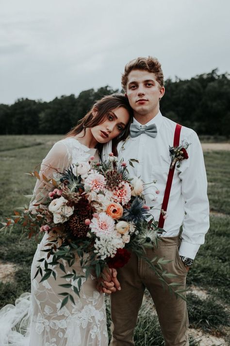 This wedding inspo is filled with boho and fall trends that we know you'll love! | Image by Aly Barnett Photography #weddingimages Boda Mexicana, Rustic Fall Wedding, Fall Wedding Bouquets, Fall Wedding Flowers, Wedding Inspiration Fall, Wedding Photo Inspiration, Junebug Weddings, Wedding Images, Wedding Poses