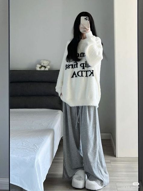 Comfy Korean Outfits, Korean Outfit Street Styles, Fashion Top Outfits, Korean Casual Outfits, Casual Day Outfits, Kpop Fashion Outfits, Korean Outfits, Casual Style Outfits, Comfy Outfits