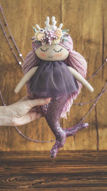 Mermaid Stuffed Doll, Angel Ornaments Diy, Tails Doll, Dolls Handmade Diy, Mermaid Toys, Doll Making Patterns, Doll Making Tutorials, Mermaid Christmas, Handmade Mermaid