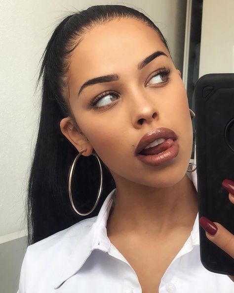 NISRINA SBIA on Instagram: “💭 👀 👅” Big Hoops Aesthetic, Nisrina Sbia, Hoops Aesthetic, Hoop Earrings Aesthetic, Funny Black People, Earrings Aesthetic, Make Up Inspo, Cindy Kimberly, Big Hoop Earrings