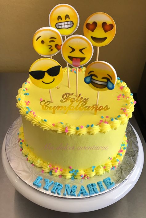 #emoji #birthday #cake Smile Cake Design, Emoji Cake Birthdays, Emoji Cake Ideas, Pastel Emojis, Birthday Cake Emoji, Emoji Cakes, Smiley Cake, Emoji Birthday Cake, Simple Birthday Cake Designs