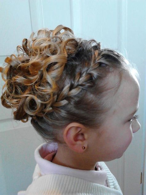 Cute updo. Simple wrap around braid, with the middle all curled and pinned up. Hair Styles For Dance Recital, Girls Updo Hairstyles Kids Weddings, Girls Recital Hair, Dance Recital Hair, Toddler Pageant Hair Natural, Flowergirl Hairstyle Natural Curly Hair, Girls Wedding Updos Little, Recital Hairstyles, Flower Girl Hairstyles Updo