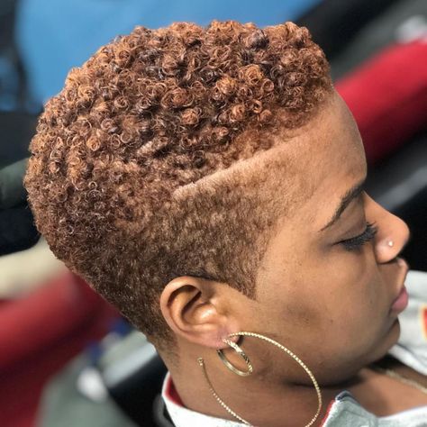 TWA with Extra Short Sides Women Tapered Haircut, Tapered Twa Hairstyles, Short Hairstyle Women Round Face, Twa Haircuts, Combover Hairstyles, Short Black Natural Hairstyles, Short Natural Curls, Tapered Twa, Short Textured Hair