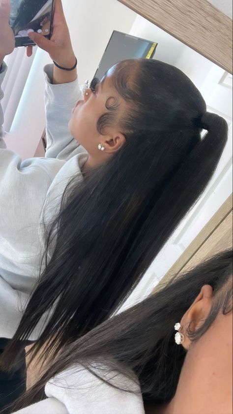 Tap In Extensions Hair, Straight Half Up Half Down, Chill Hairstyle, Hairstyles With Straight Hair, Sleek Ponytail Hairstyles, Straight Weave Hairstyles, Birthday Hairstyles, Quick Weave Hairstyles, Protective Hairstyles Braids