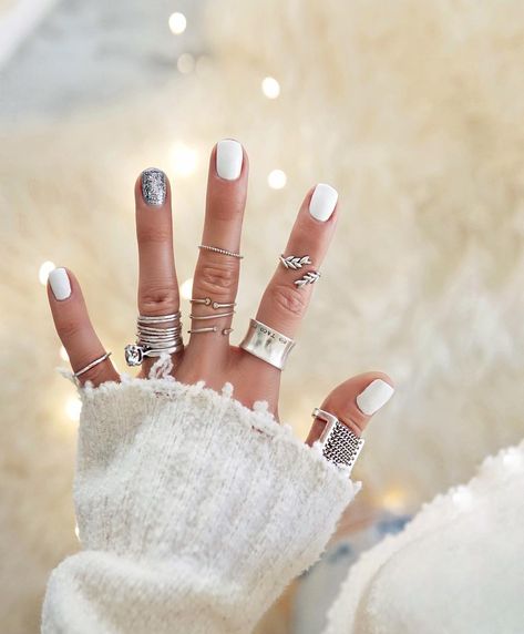 Fall Nail Combos, Nail Combos, Blue Nail Color, Neutral Nail Polish, Nail Color Combos, December Nails, Winter Manicure, Cute Christmas Nails, Christmas Gel Nails