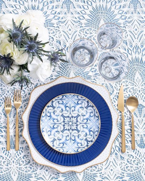 Blue And White Dining Room, Blue Table Settings, Dinner Party Table Settings, Anna Weatherley, Dinner Party Table, Party Table Settings, China Patterns, Charger Plates, Blue Decor