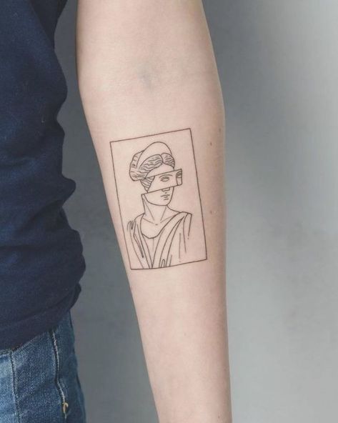 Deconstructed antique bust tattoo on the right forearm Aesthetics Tattoo, Athena Tattoo, Muster Tattoos, Cool Forearm Tattoos, Line Art Tattoos, Aesthetic Tattoo, Abstract Tattoo, Simplistic Tattoos, Fine Line Tattoos