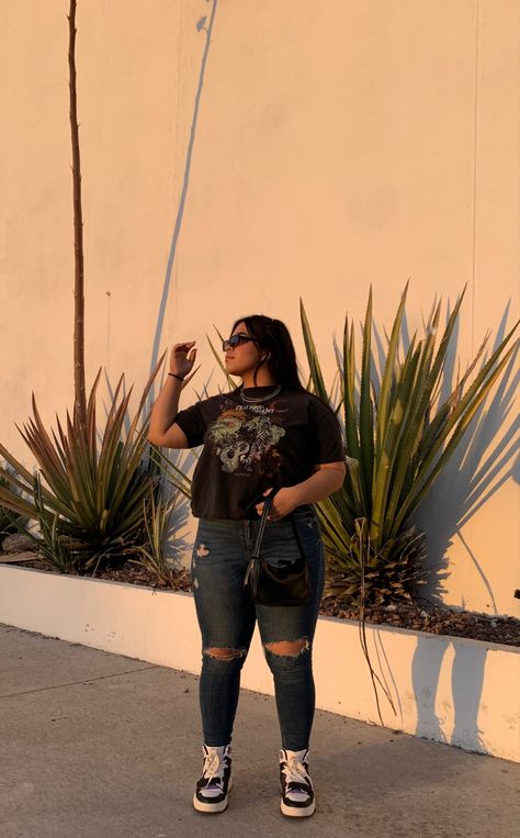 Mid Size Tomboy Fashion, Plus Size Barrel Jeans Outfit, Goth T Shirt, Chubby Girl Fashion, Grunge Cross, Streetwear Plus Size, Outfits Gorditas, Clueless Outfits, Casual Outfit Inspiration