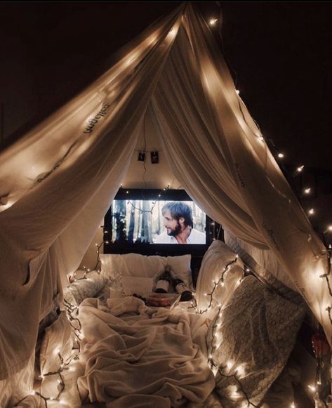 Looking for a good movie you and your partner can watch in the comfort of your home? Check out our Top 10 movies just for you. Sleepover Room, Koti Diy, Dream Dates, Blanket Fort, Fun Sleepover Ideas, Outdoor Movie, Room Decor Bedroom, Dream Room, Movie Night