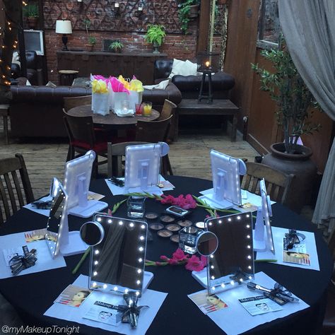 Makeup Tonight "Contour & Highlight" class set up @AventineHollywood Makeup Decorations Party, Makeup Classes Ideas, Makeup Event Setup, Makeup And Mimosas Party, Make Up Classes Ideas, Makeup Artist Studio Ideas, Makeup Workshop Ideas, Makeup Studio Setup, Makeup Masterclass Event