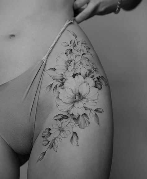 Floral Hip Tattoo, Flower Hip Tattoos, Tato Minimal, Hip Thigh Tattoos, Hip Tattoos Women, Tattoos Geometric, Tattoo Women, Wings Tattoo, Hip Tattoo