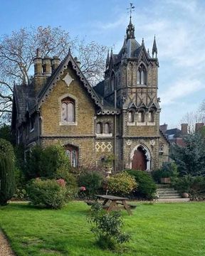 Holly Village, Victorian Renovation, Muswell Hill, Old Mansion, Victorian Interior, Living In London, Victorian Mansions, Secret Gardens, Victorian Terrace