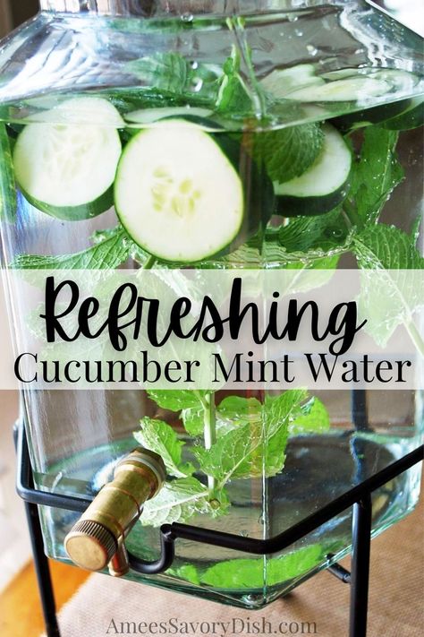 Cucumber Mint Water Mint And Cucumber Water, Cucumber Mint Water Recipe, Refreshing Cucumber Drinks, Mint Water Recipes, Diffused Water, Cucumber Mint Water, Cucumber Water Recipe, Bedtime Smoothie, Spa Water Recipes