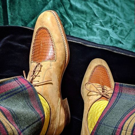 Ascot Shoes — Vintage Edward Green Dover built on the iconic 82... Ascot Shoes, Edward Green, Men's Dress Shoes, Man Shoes, Leather Thread, Shoes Vintage, Grown Man, Women Men Shoes, Toe Designs