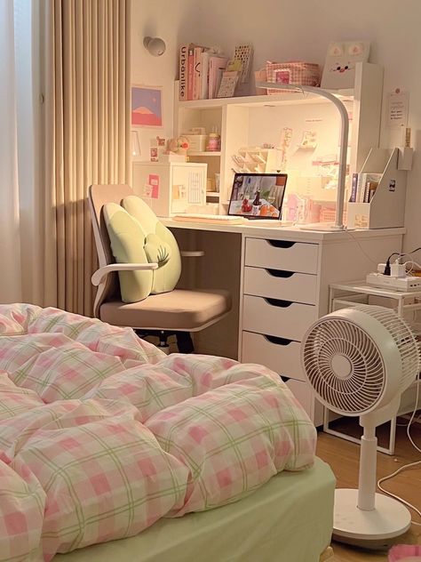 Pink Green Aesthetic Room, Green And Pink Room Ideas Bedroom, Aesthetic Room Green And Pink, Pastel Green And Pink Bedroom, Pink Green Aesthetic Bedroom, Green And Pink Aesthetic Room, Pastel Themed Bedroom, Pastel Pink And Green Aesthetic Bedroom, Aesthetic Pink And Green Room