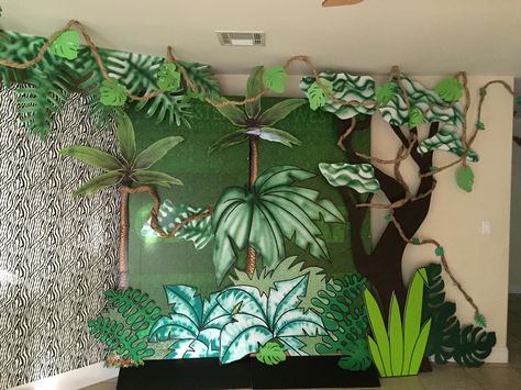 Jungle Props, Detroit Zoo, Play Props, Jungle Decor, Forest Baby Showers, Book Background, Safari Decorations, 3d Paper Art, Jungle Adventure