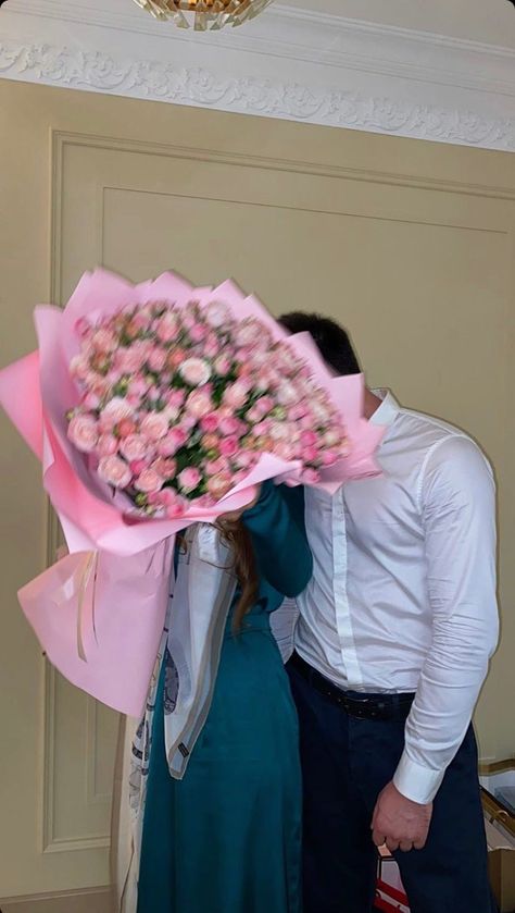 Spoiled Girlfriend, You Are My Moon, Best Friend Poses, Girlfriend Goals, Cute Muslim Couples, Emotional Photography, Flowers Bouquet Gift, Couples Vibe, Beautiful Bouquet Of Flowers