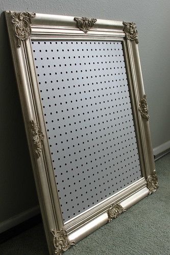 Pinboard Diy, Painted Pegboard, Jewerly Display, Diy Bulletin Board, Peg Boards, Jewerly Organizer, Diy Organizer, Jewerly Displays, Craft Room Design