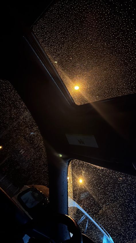 Rain In Car Night, Black Roses Wallpaper, Motocross Love, Anime Picture Hd, Story Fake, Dark Black Wallpaper, Raining Outside, Chill Photos, Rainy Night