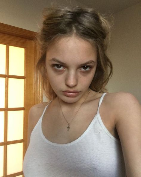 @alanabc • Instagram photos and videos Alana Champion, Lily Rose Depp, Lily Rose, 영감을 주는 캐릭터, French Girl, White Tank Top, White Tank, Dark Circles, Lana Del Rey