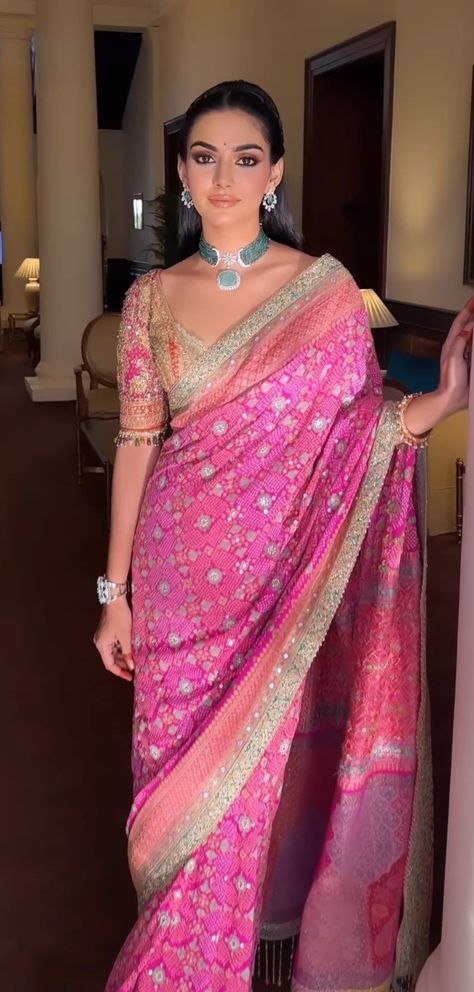 Banarasi Saree Outfit Ideas, Blouse On Banarasi Saree, Paithani Couple Outfits, Blouse For Banarasi Saree, Banarsi Saree Blouse Design, Engagement Saree Indian, Engagement Saree Ideas, Masaba Saree, Banarasi Wedding Saree