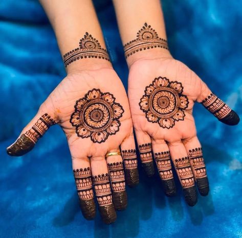 Art Mehndi Designs, Mehndi Design Front Hand, Round Mehndi Design, Traditional Mehndi Designs, Short Mehndi Design, Palm Mehndi Design, Simple Mehendi Designs, Simple Mehndi Design, Website Home Page