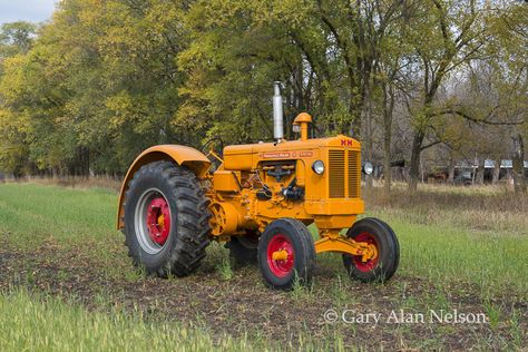 1956 Minneapolis-Moline UTS Special photo Minneapolis Moline, International Harvester Tractors, Farm Scenes, Fly Fishing Flies Pattern, Old Farm Equipment, Fishing Flies, Old Tractors, Vintage Tractors, Farm Scene