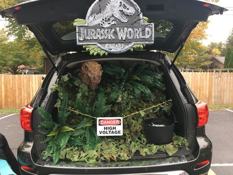 Dinosaur Truck Or Treat, Trunk Or Treat Ideas Dinosaur, Jurassic World Trunk Or Treat Ideas, Dino Trunk Or Treat, Jurassic World Trunk Or Treat, Jurassic Park Truck Or Treat, Jurassic Park Halloween Decorations Outdoor, Jurassic Park Trunk Or Treat, Dinosaur Trunk Or Treat