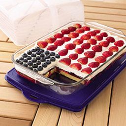 Wave your flag cake Patriotic Desert, Flag Cheesecake, Flag Cake Recipe, Cheesecake Pie Recipes, Patriotic Recipes, Patriotic Food, Flag Cake, Potato Salads, 4th Of July Recipes