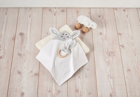 How to make a baby comforter Baby Comforter Pattern Sewing, Panda Quilt, Romper Sewing Pattern, Teddy Bear Sewing Pattern, Bunny Embroidery, Free Toys, Hooded Baby Towel, How To Make Toys, Adorable Bunny