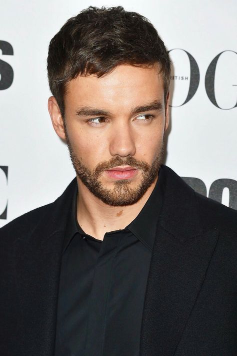 Liam 😍 at the special screening of Widows in London - 31/10 Liam Payne Long Hair, Scorpion Tattoo, Love You Babe, Liam James, The Power Of Music, Love U Forever, Contemporary Music, One Direction Harry, One Direction Videos