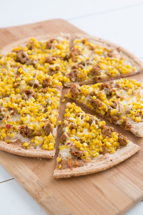 Sweet Corn, Sausage & Thyme Pizza Roasted Italian Sausage, Corn Pizza, Pizza Vegetarian, Vegetarian Freezer Meals, Vegetarian Pizza Recipe, Tuna Pizza, Vegetarian Sausages, Veggie Sausage, Vegetarian Italian