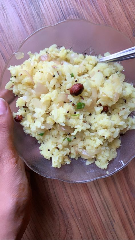 #poha Bride Floral, Diet Food, Potato Salad, Photo Poses, Diet Recipes, Lunch Box, Food And Drink, Salad, Diet