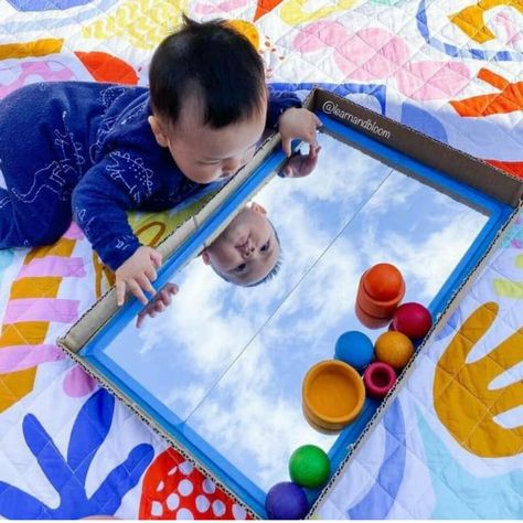 Sensory Mirror Ideas, Mirror Sensory Play, Mirror Activities For Toddlers, Diy Mirror Tray, Baby Routines, Sensory Alphabet, 6 Month Baby Activities, Baby Sensory Classes, Babies Activities