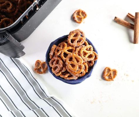 Air Fryer Cinnamon Sugar Pretzels - Fork To Spoon Cinnamon Sugar Pretzels Recipe, Cinnamon Pretzels, Jerk Chicken Wings, Cinnamon Sugar Pretzels, Gluten Free Pretzels, Diy Food Gifts, Game Day Appetizers, Pretzels Recipe, Game Day Snacks