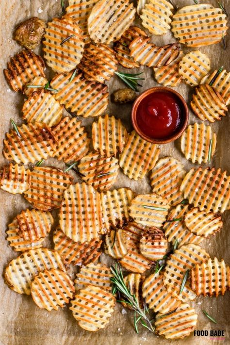 Homemade Waffle Fries - Chick-fil-A Copycat Recipe (Only 3 Ingredients!) Food Babe Recipes, Homeade Waffles, Homemade Waffle Fries, Waffle Fries Recipe, Chick Fil A Recipe Copycat, Homemade Waffle, Healthy Fries, Yummy Veggies, How To Make Waffles