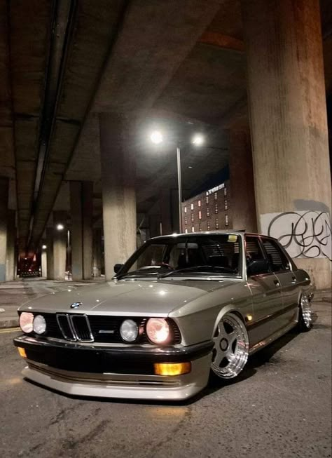 German Cars Aesthetic, Old Bmw, Bmw E28, Serie Bmw, Pimped Out Cars, Best Jdm Cars, Pt Cruiser, Street Racing Cars, Classy Cars