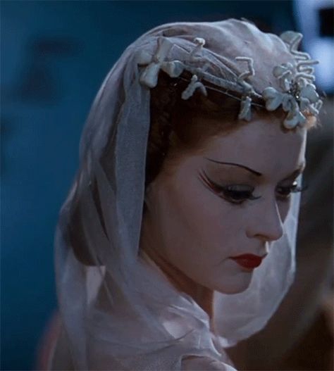 Moira Shearer, The Red Shoes 1948 The Red Shoes 1948, Dark Fairytale Aesthetic, Moira Shearer, The Red Shoes, Dark Fairytale, Angel Aesthetic, Shadow Art, Film Inspiration, Princess Aesthetic