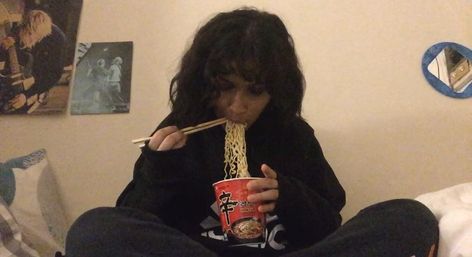 Someone Eating Noodles Reference, Eating Drawing Pose, Eating Noodles Reference, People Eating Reference, Eating Ramen Pose Reference, Eating Ramen Pose, Eating Noodles Pose, Eating Noodles Drawing, Eating Drawing Reference